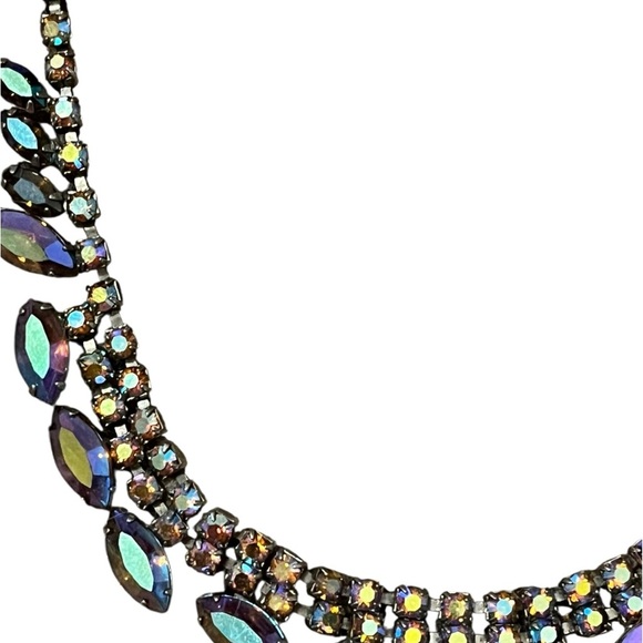 Elegant Blue and Silver crystal Necklace - Picture 4 of 6